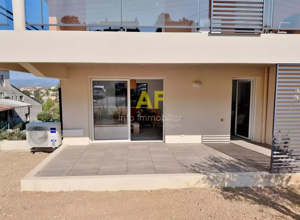 Välivaade - 4-Piece Apartment with Garden in Saint-Raphaël Centre