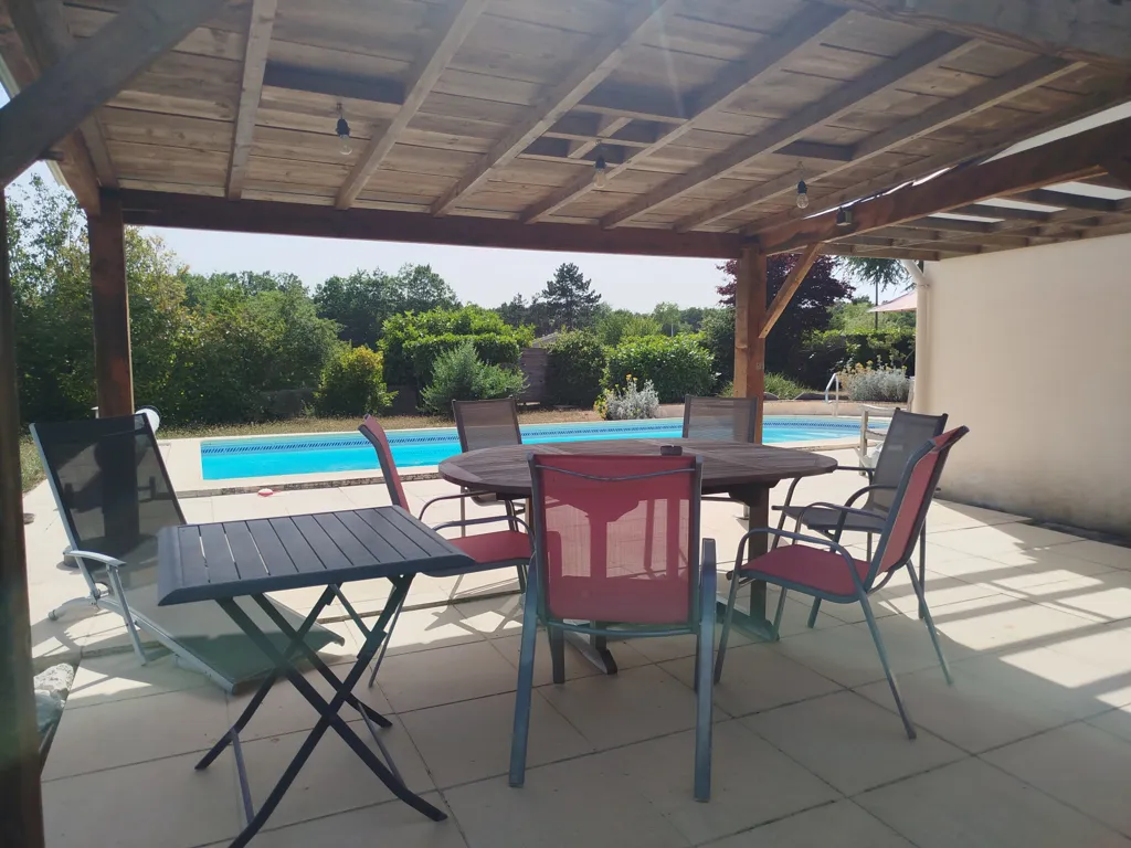 Pool - Family House with Pool in Quiet Area