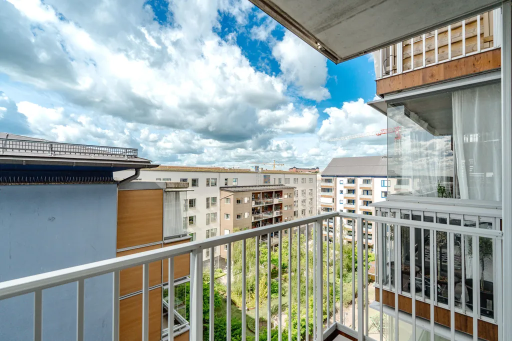 Balcone - Modern 1.5-Bedroom Flat with Balcony in Kungsängen