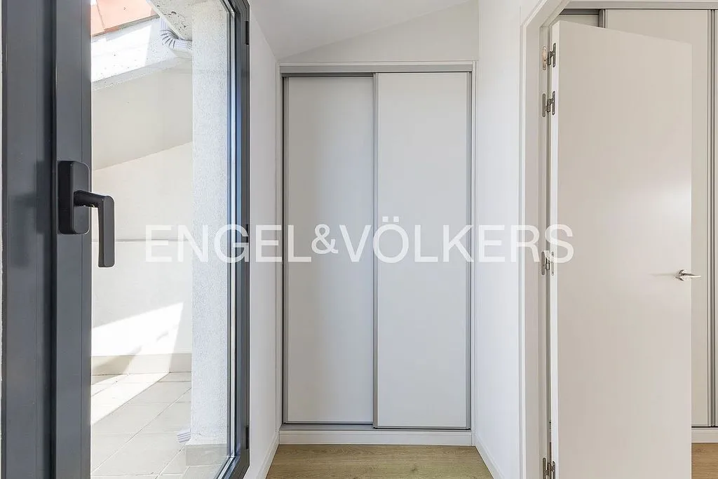 Toad - Duplex Attic with Terraces in Cornellà