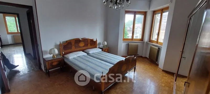 Chambres - Central Quadrilocale with Balcony in Monforte d'Alba
