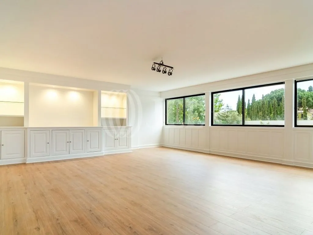 Living Room - Renovated Apartment with Balcony in Cascais
