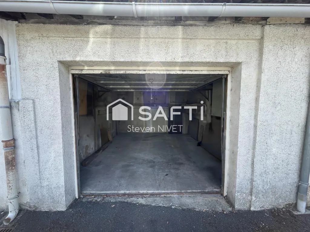 Garage - City House with Garden in Chateauroux