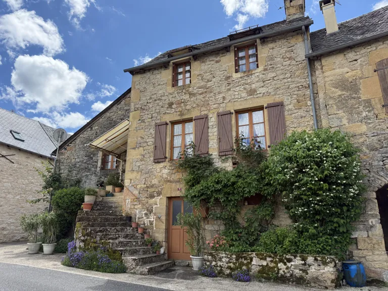 Historic Village House with Garden in Pierrefiche