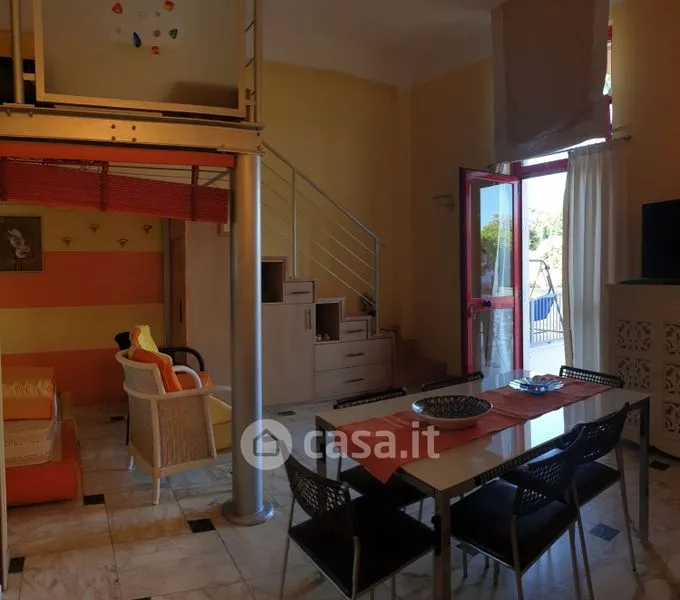 Söögituba - Semi-Detached Studio with Sea View in Pisa