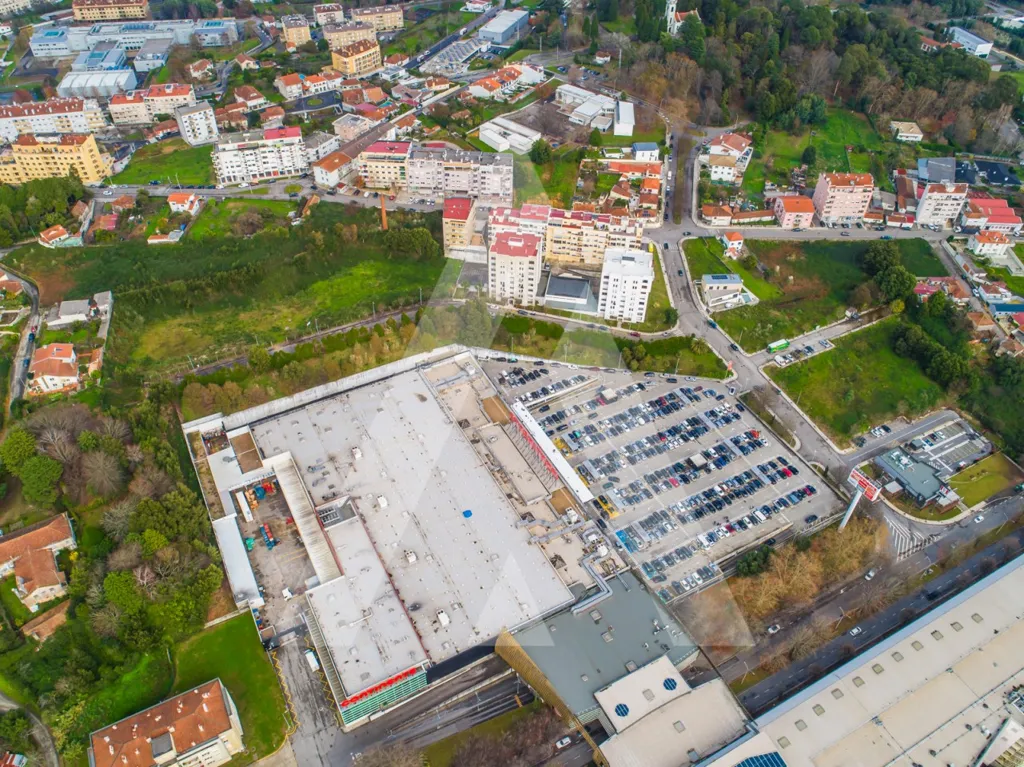 Vue aérienne - Construction Plot with Central Location in São João da Madeira