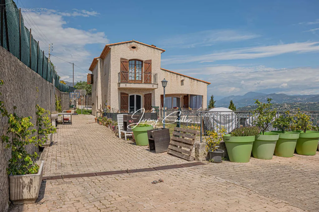 Terrasse - Duplex avec Terrasse Panoramique à Saint-Laurent-du-Var