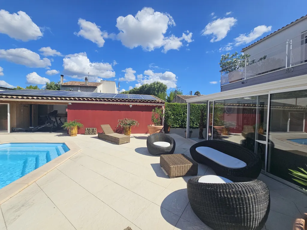 Bassein - Split-Level House with Pool in Lunel