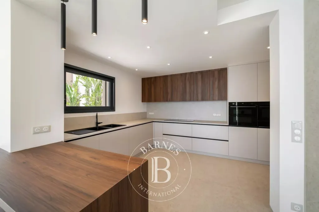 Cuisine - Villa Contemporaine avec Vue Panoramique Mer à Agay
