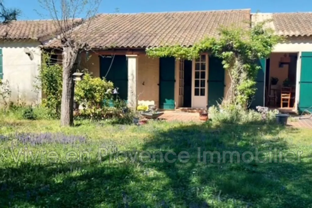Exterior - Villa with Pool near Avignon