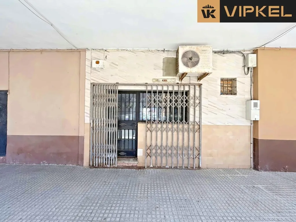 Garaaž - Commercial Property with High Visibility in El Torno
