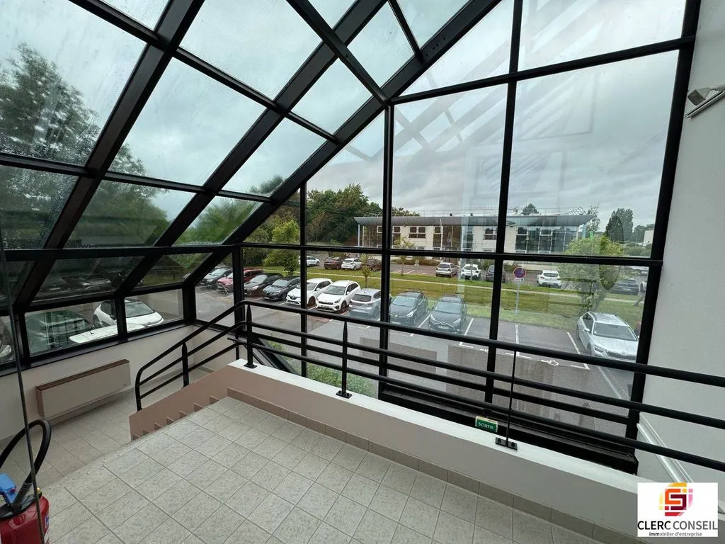 Bureau - Immeuble de Bureaux avec Parking à Mont-Saint-Aignan