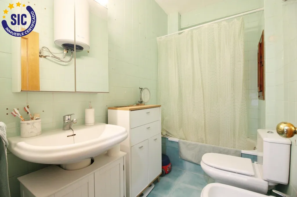 Vannitoad - First Floor Flat with Balcony in Benlliure