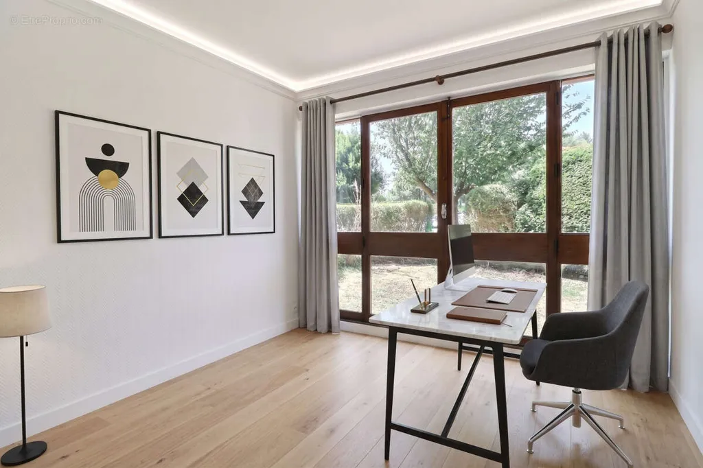 Bureau - Appartement avec Jardin Privatif au Parc Montaigne