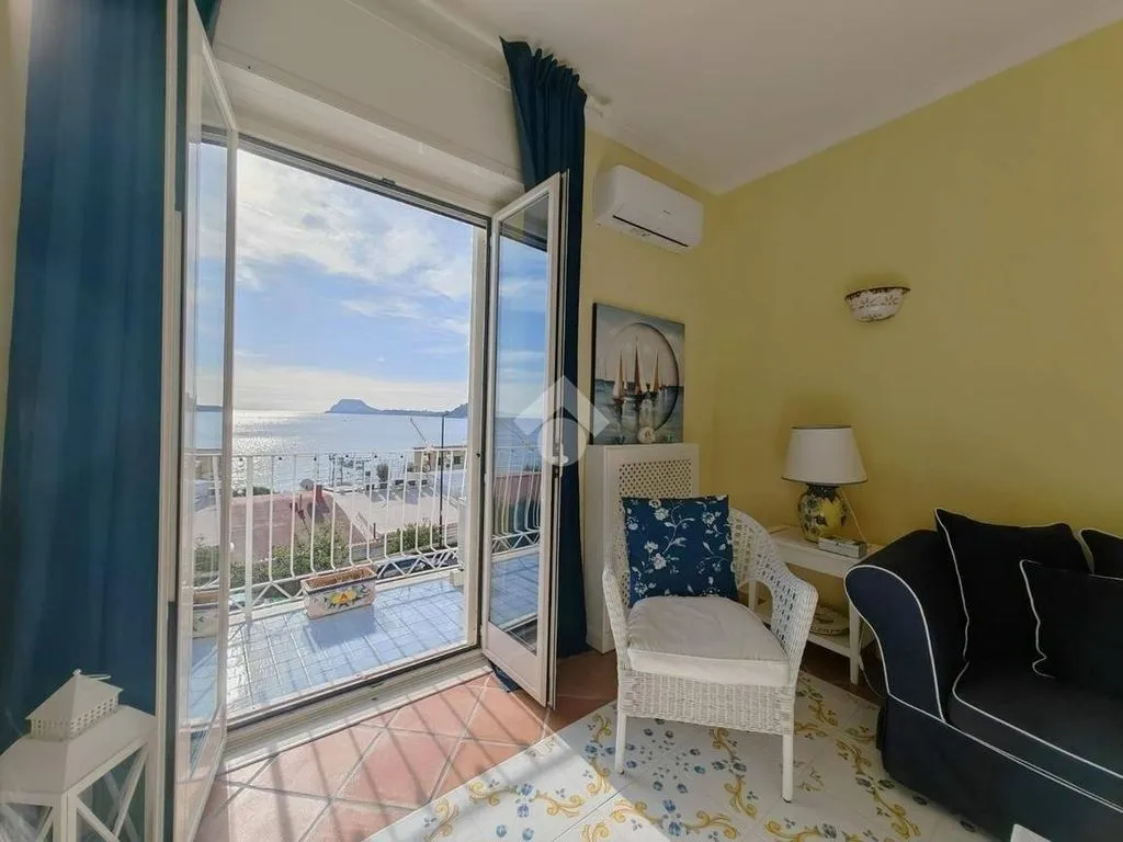 Elutuba - Luxury Apartment with Panoramic View in Lucrino
