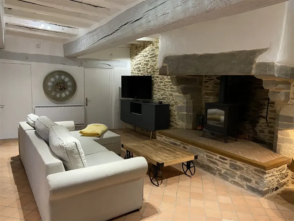 Séjour - Maison Meublée en Pierre à Loheac