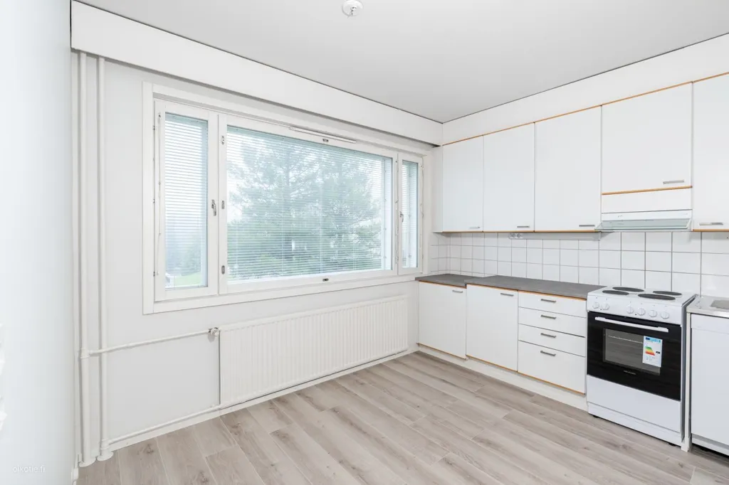 Cuisine - Spacious Apartment with Balcony in Kaukajärvi