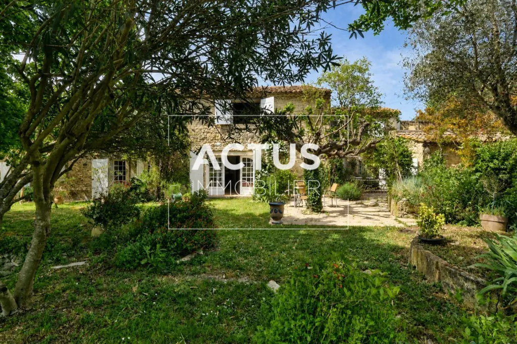 Garden - Charming House with Pool in Lamanon