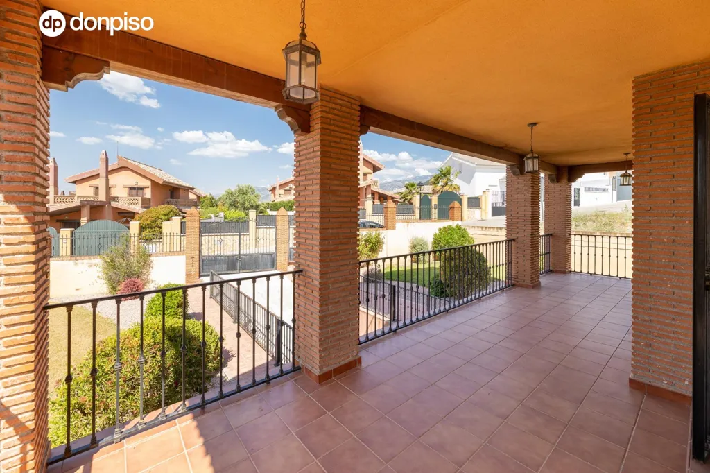 Terrass - Chalet with Pool in Granada's Calle Ajenjo