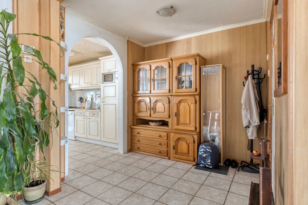 Esik - Renovatable Corner House with Garden in Goes