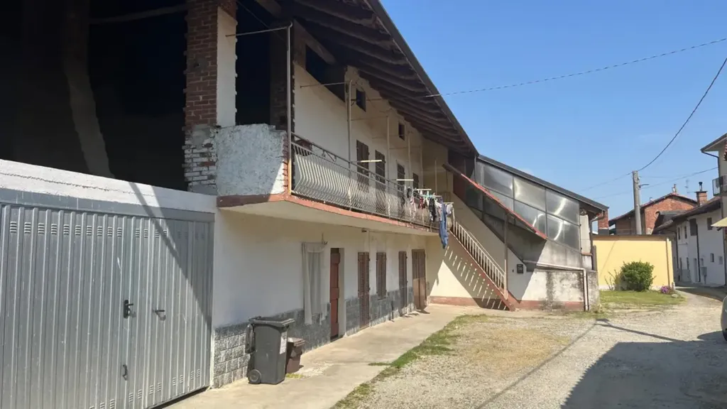 Aed - Terraced House with Garden in Barbania
