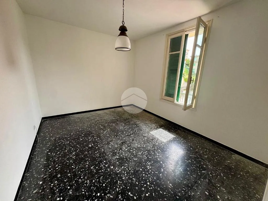 Toad - 4-Room Apartment with Balcony in Moneglia