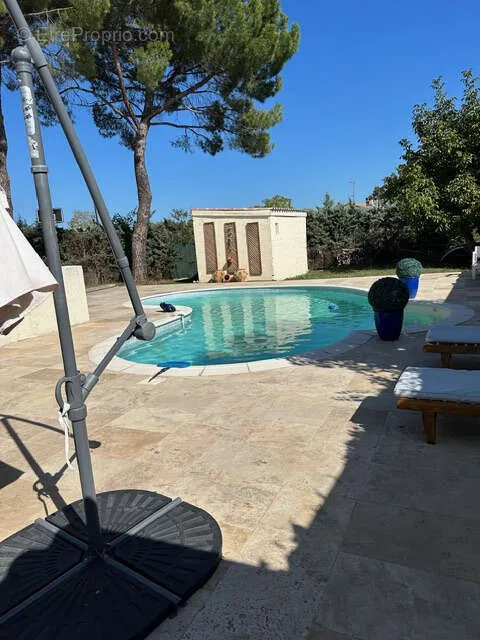 Piscine - Villa avec Piscine et Jardin à Gignac