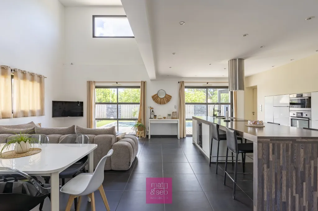 Cuisine - Villa Contemporaine avec Piscine entre Terre et Mer