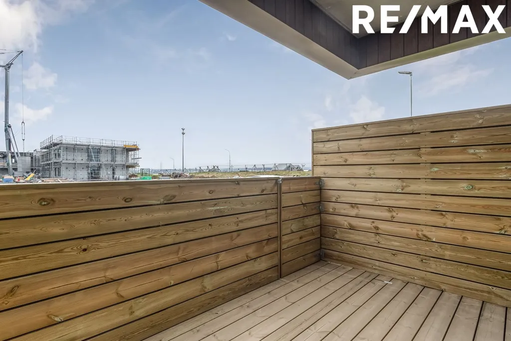 Terrasse - 5-Bed Apartment with Balcony in Álftanes