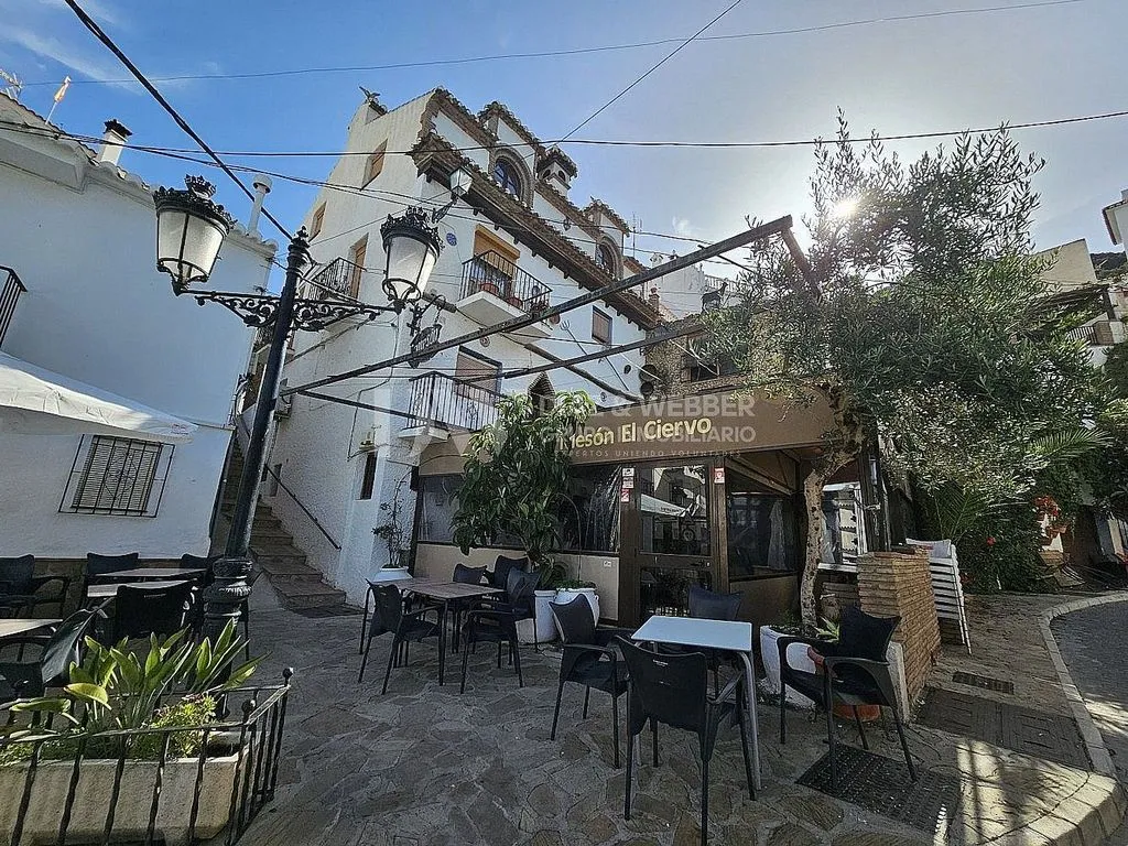 Multi-Use Building with Terrace in Alcaucín