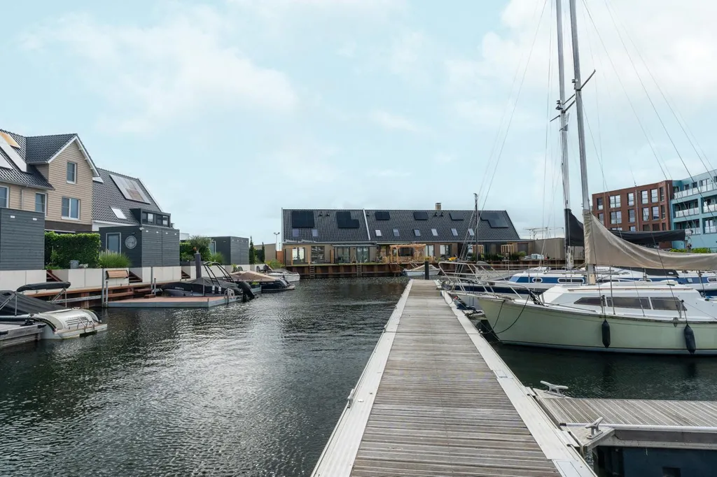 Välivaade - Modern Terraced House with Waterfront in Zeewolde