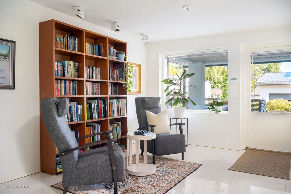 Bureau - Architect-Designed House with Sauna in Jalkaranta