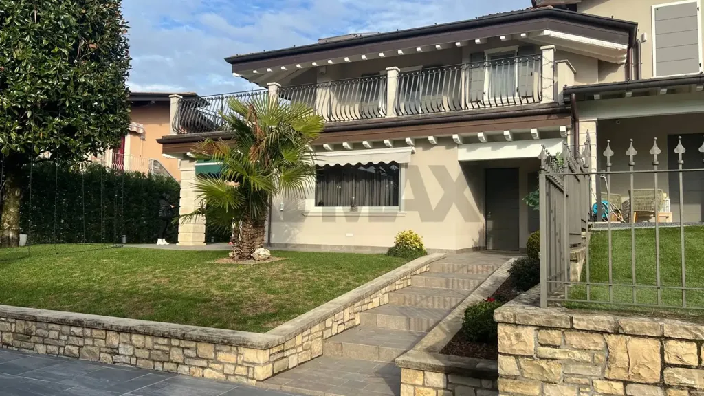Extérieur - Bifamiliar Villa with Garden in Capriolo