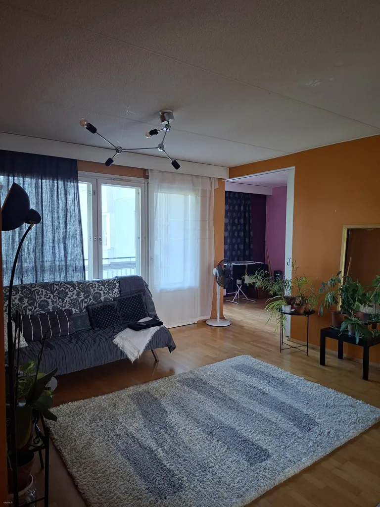 Elutuba - Bright Apartment with Balcony in Rastila, Helsinki