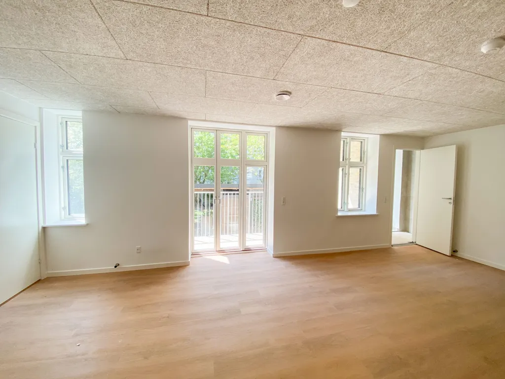 Pièces - Renovated 2-Bedroom Flat with Balcony in Aalborg