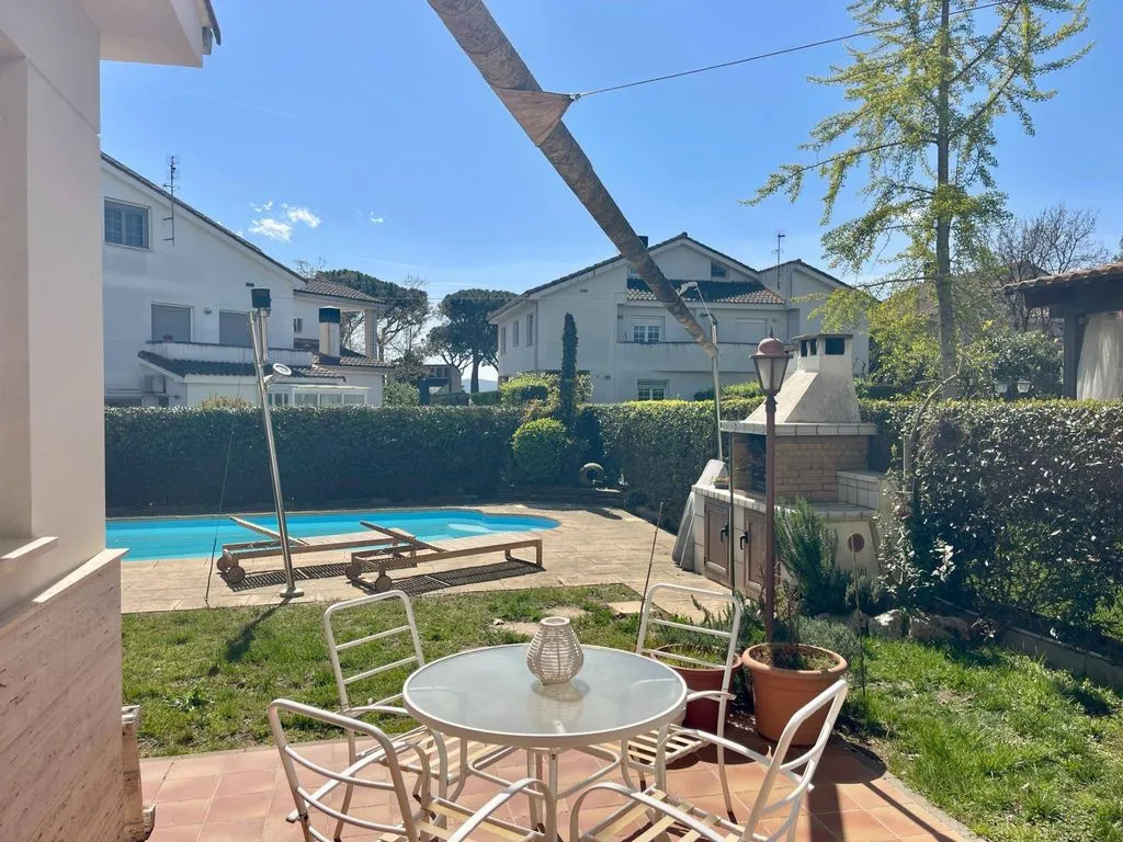 Bassein - Chalet with Pool and Terrace in Cucut