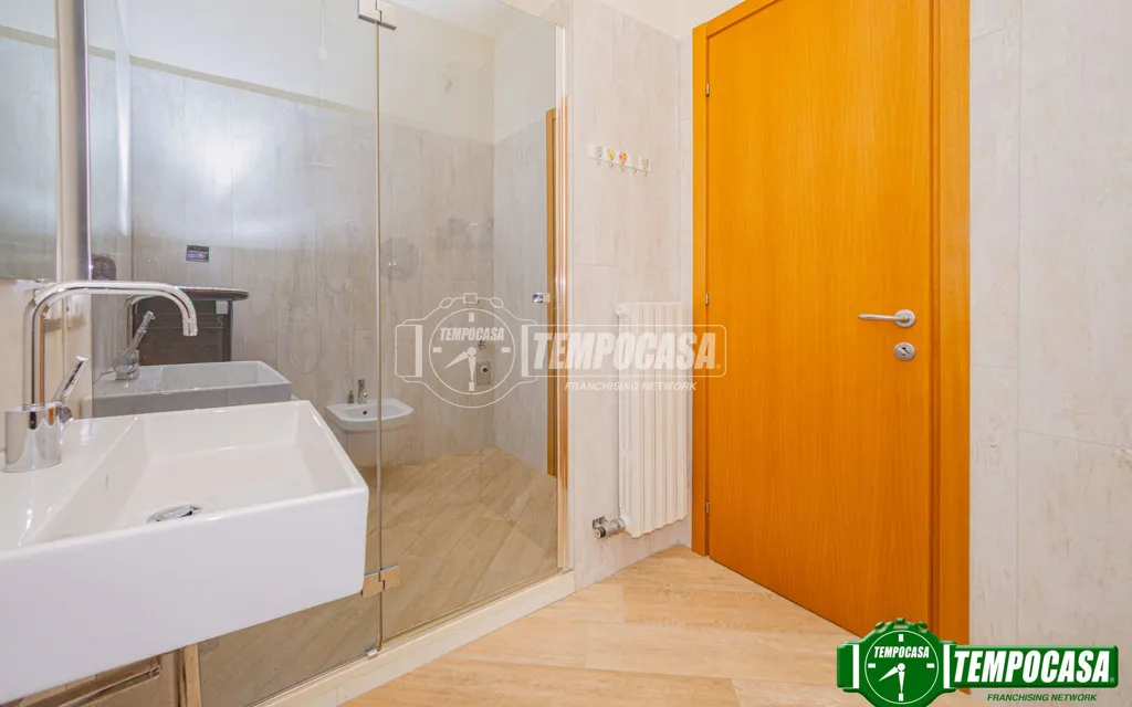 Salles de bain - Rustic-Style Apartment in Pavia's Historic Centre