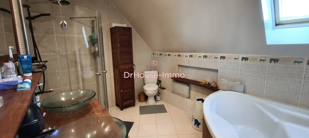 Vannitoad - Well-Maintained House with Pool in Linas