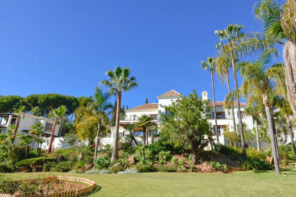 Jardin - Luxury Villa with Pool in Estepona