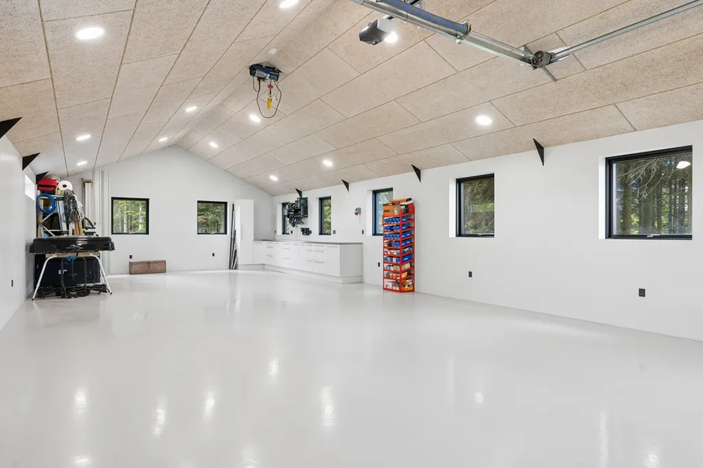 Garage - Modernised Farmhouse with Private Lake in Stenstrup