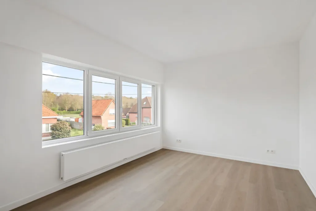 Pièces - Maison Rénovée avec Terrasse à Temse