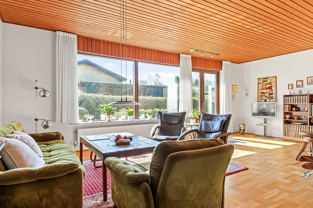 Living Room - Villa with Garden in Søndermarken, Vejle