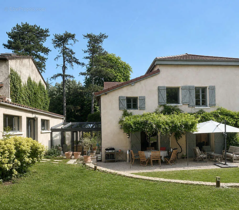 Maison 9 pièces à Tassin-La-Demi-Lune