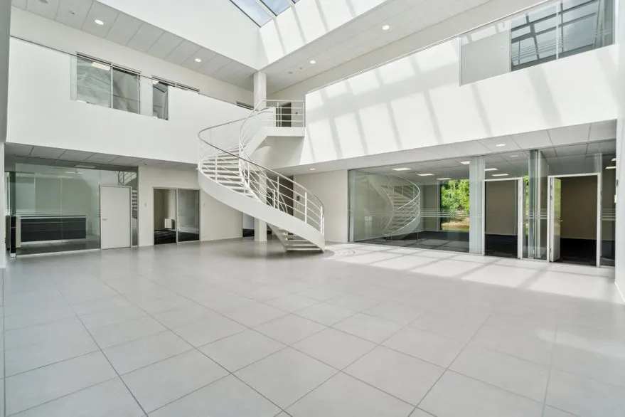 Pièces - Modern Office with Atrium in Odense