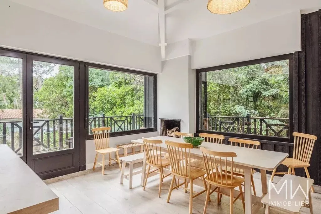 Salle à manger - Villa Luxueuse avec Jardin à Lège-Cap-Ferret