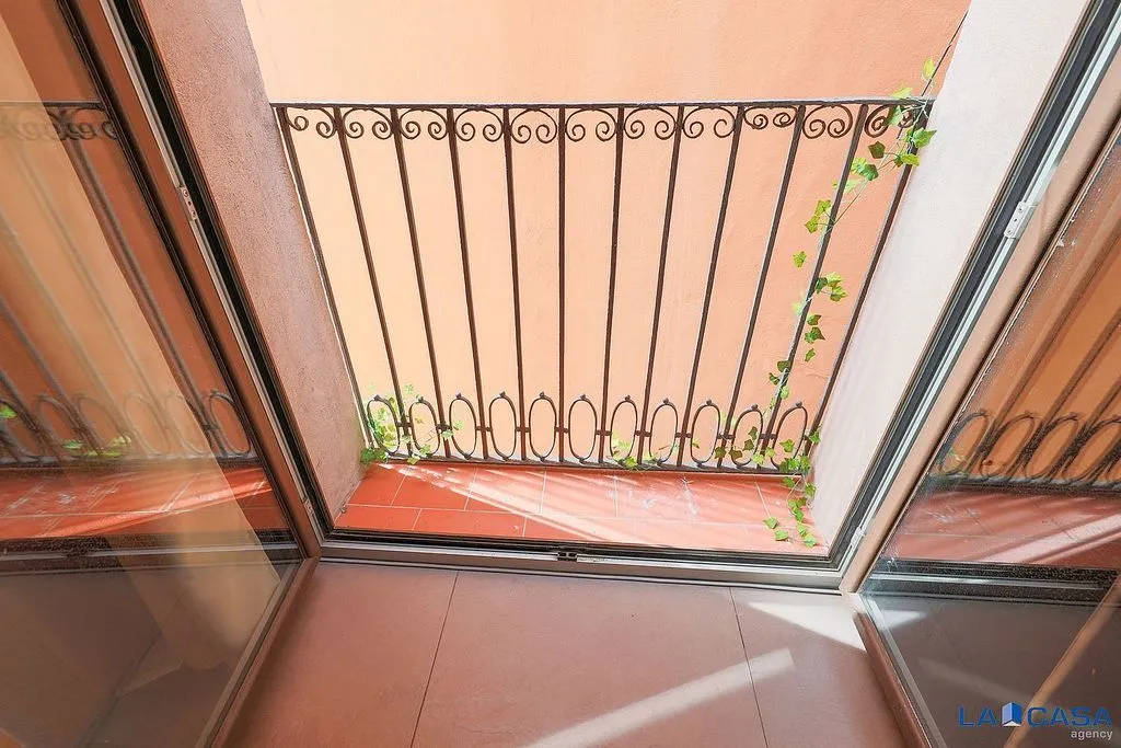 Rõdu - Reformed Flat with Balcony in El Raval