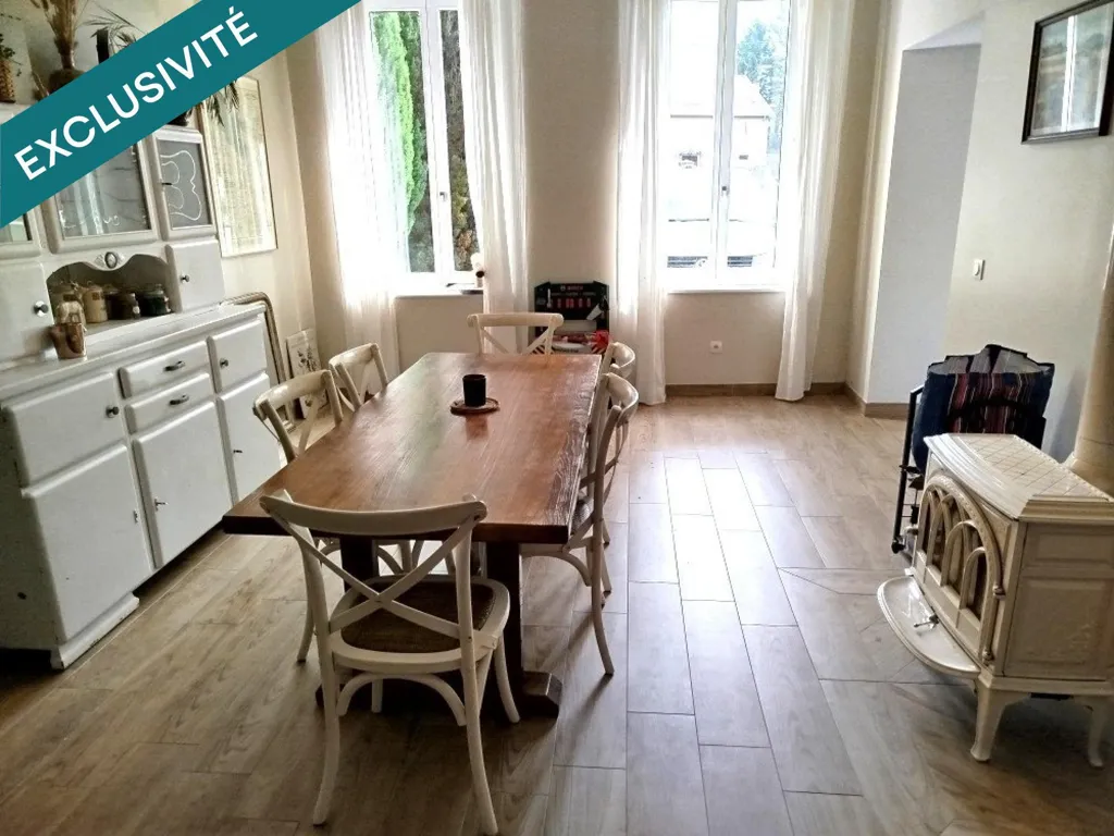 Salle à manger - Maison Charmante avec Grenier Aménageable à Proximité de Tout