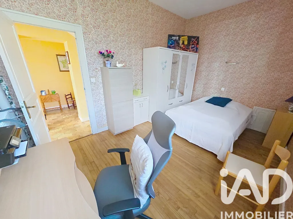 Bedrooms - Stone House with River View in Javerlhac
