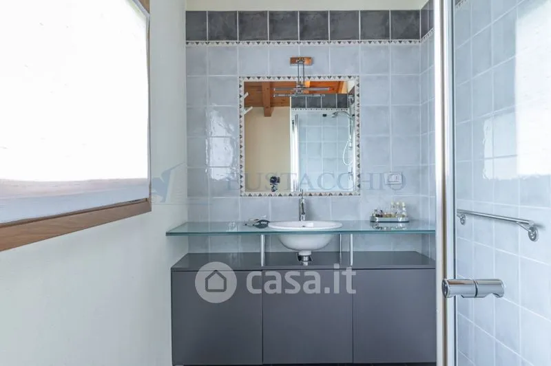 Bagni - Villa indipendente con piscina nel residence a Brembate di Sopra