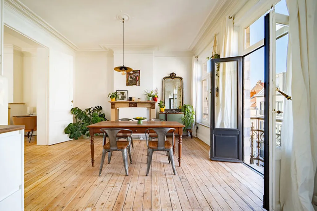 Söögituba - Duplex with Balcony in Saint Gilles